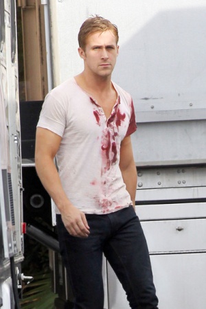 Ryan+Gosling+shows+bloodied+shirt+while+leaving+u933OyWiQ0sl.jpg